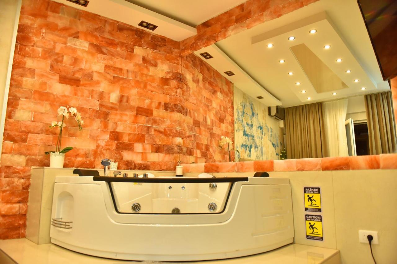 Design Apartment Premium Spa Lux 4 Star "Dubai" Completely Private Wellness & Spa Free Included Sauna & Jacuzzi & Salt Wall & Fire Place & 3D Ceilings & Business Wifi & Netflix & Keyless Code Entry & Full Smart App & Secure 2 Parking Place Ćuprija Buitenkant foto