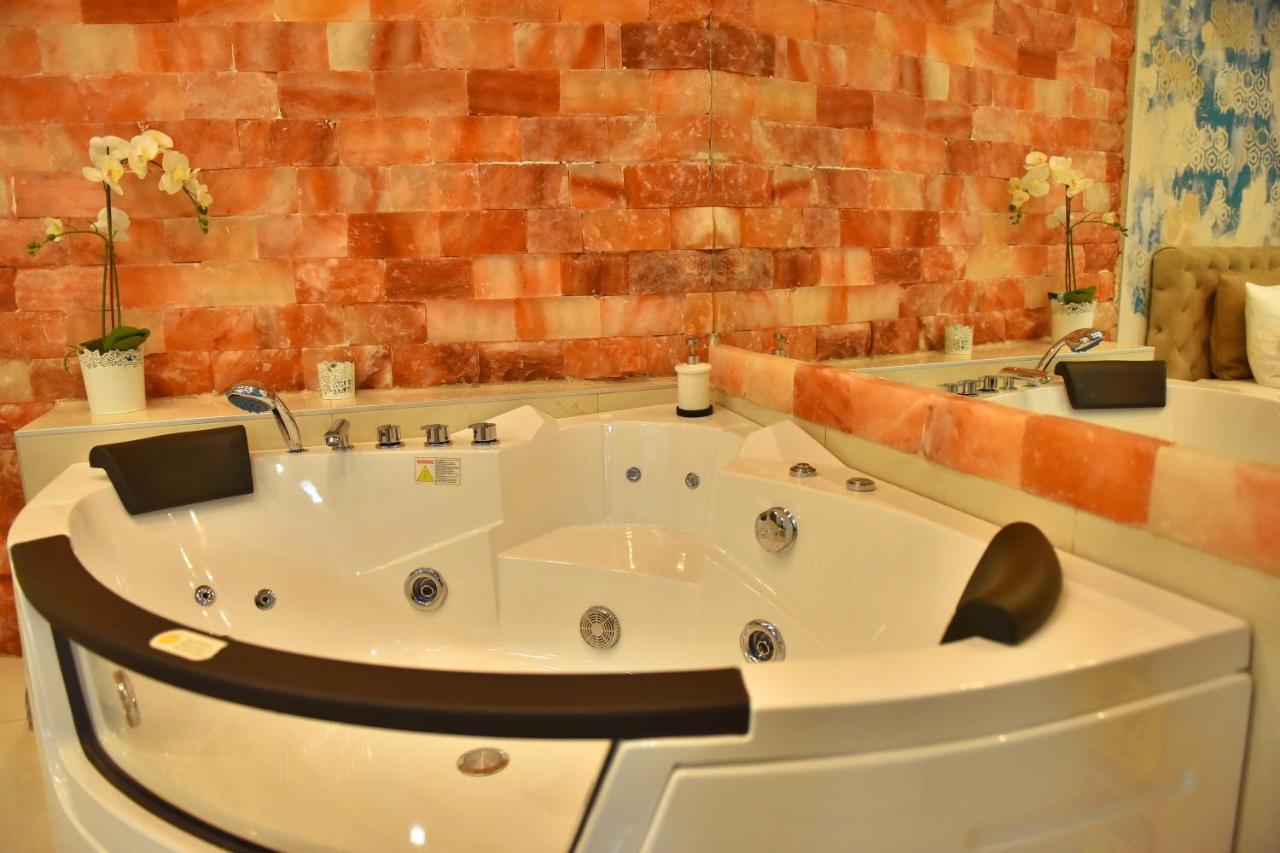 Design Apartment Premium Spa Lux 4 Star "Dubai" Completely Private Wellness & Spa Free Included Sauna & Jacuzzi & Salt Wall & Fire Place & 3D Ceilings & Business Wifi & Netflix & Keyless Code Entry & Full Smart App & Secure 2 Parking Place Ćuprija Buitenkant foto