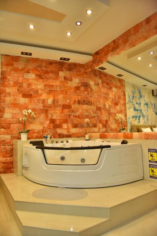 Design Apartment Premium Spa Lux 4 Star "Dubai" Completely Private Wellness & Spa Free Included Sauna & Jacuzzi & Salt Wall & Fire Place & 3D Ceilings & Business Wifi & Netflix & Keyless Code Entry & Full Smart App & Secure 2 Parking Place Ćuprija Buitenkant foto