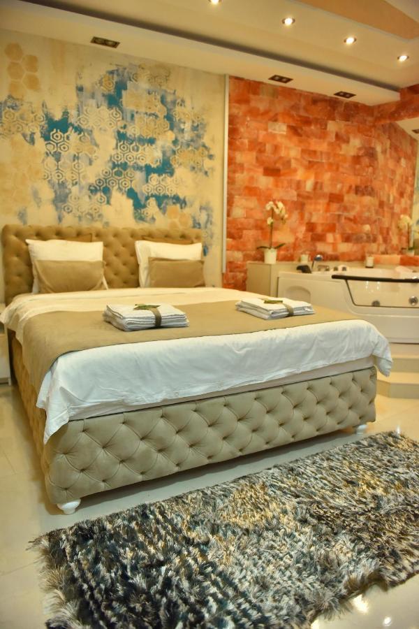 Design Apartment Premium Spa Lux 4 Star "Dubai" Completely Private Wellness & Spa Free Included Sauna & Jacuzzi & Salt Wall & Fire Place & 3D Ceilings & Business Wifi & Netflix & Keyless Code Entry & Full Smart App & Secure 2 Parking Place Ćuprija Buitenkant foto