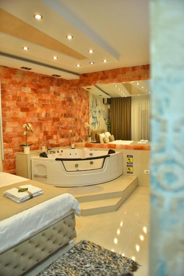 Design Apartment Premium Spa Lux 4 Star "Dubai" Completely Private Wellness & Spa Free Included Sauna & Jacuzzi & Salt Wall & Fire Place & 3D Ceilings & Business Wifi & Netflix & Keyless Code Entry & Full Smart App & Secure 2 Parking Place Ćuprija Buitenkant foto