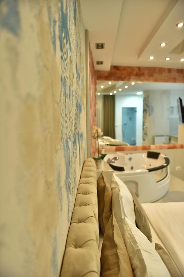 Design Apartment Premium Spa Lux 4 Star "Dubai" Completely Private Wellness & Spa Free Included Sauna & Jacuzzi & Salt Wall & Fire Place & 3D Ceilings & Business Wifi & Netflix & Keyless Code Entry & Full Smart App & Secure 2 Parking Place Ćuprija Buitenkant foto