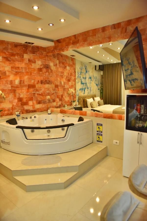 Design Apartment Premium Spa Lux 4 Star "Dubai" Completely Private Wellness & Spa Free Included Sauna & Jacuzzi & Salt Wall & Fire Place & 3D Ceilings & Business Wifi & Netflix & Keyless Code Entry & Full Smart App & Secure 2 Parking Place Ćuprija Buitenkant foto
