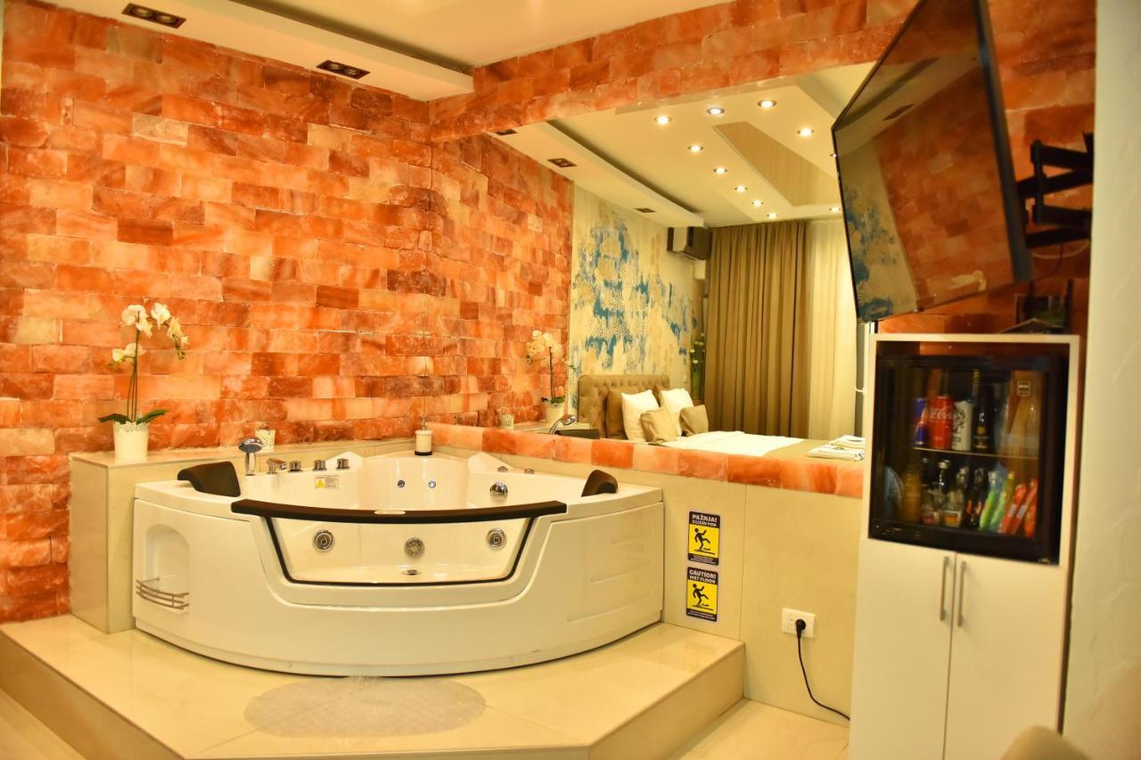 Design Apartment Premium Spa Lux 4 Star "Dubai" Completely Private Wellness & Spa Free Included Sauna & Jacuzzi & Salt Wall & Fire Place & 3D Ceilings & Business Wifi & Netflix & Keyless Code Entry & Full Smart App & Secure 2 Parking Place Ćuprija Buitenkant foto