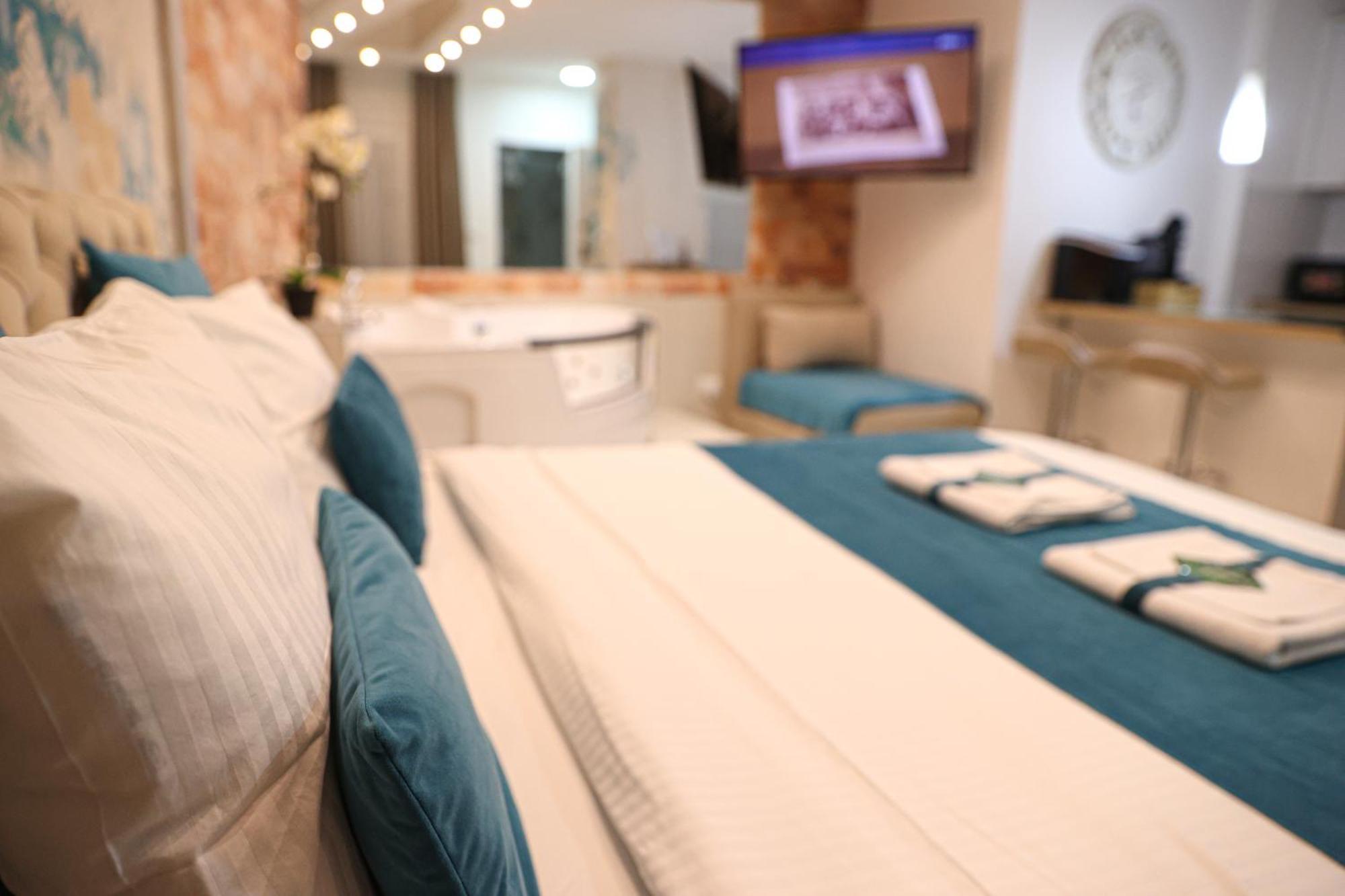 Design Apartment Premium Spa Lux 4 Star "Dubai" Completely Private Wellness & Spa Free Included Sauna & Jacuzzi & Salt Wall & Fire Place & 3D Ceilings & Business Wifi & Netflix & Keyless Code Entry & Full Smart App & Secure 2 Parking Place Ćuprija Buitenkant foto